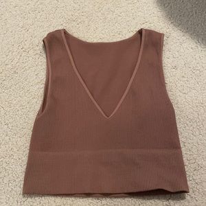Low cut ribbed tank top